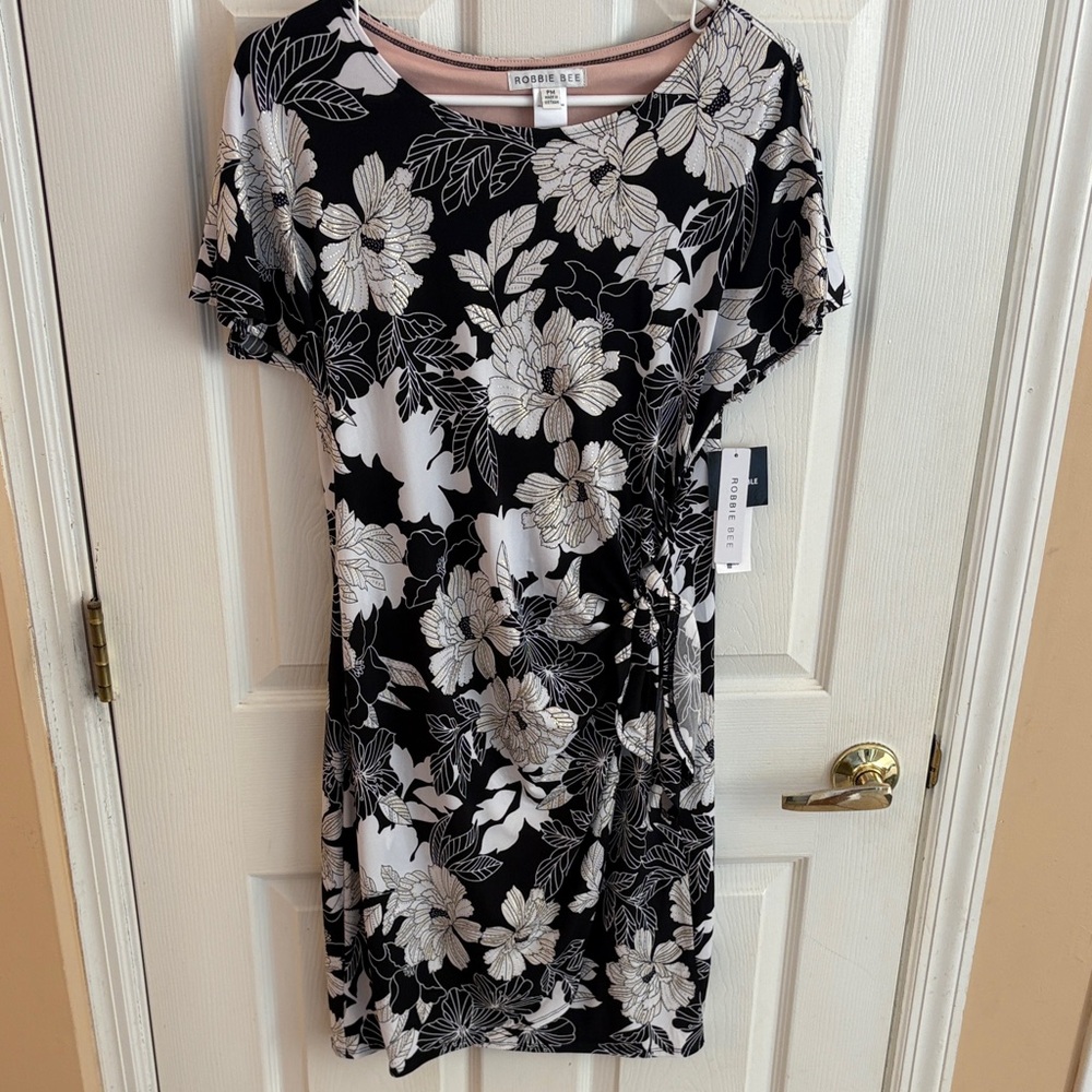 Robbie Bee Black & White Floral Faux-Wrap dress w/gold threading NWT med petite